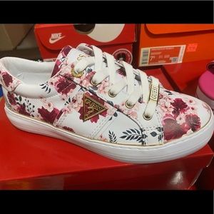 new guess smeakers size 7.5 & 8